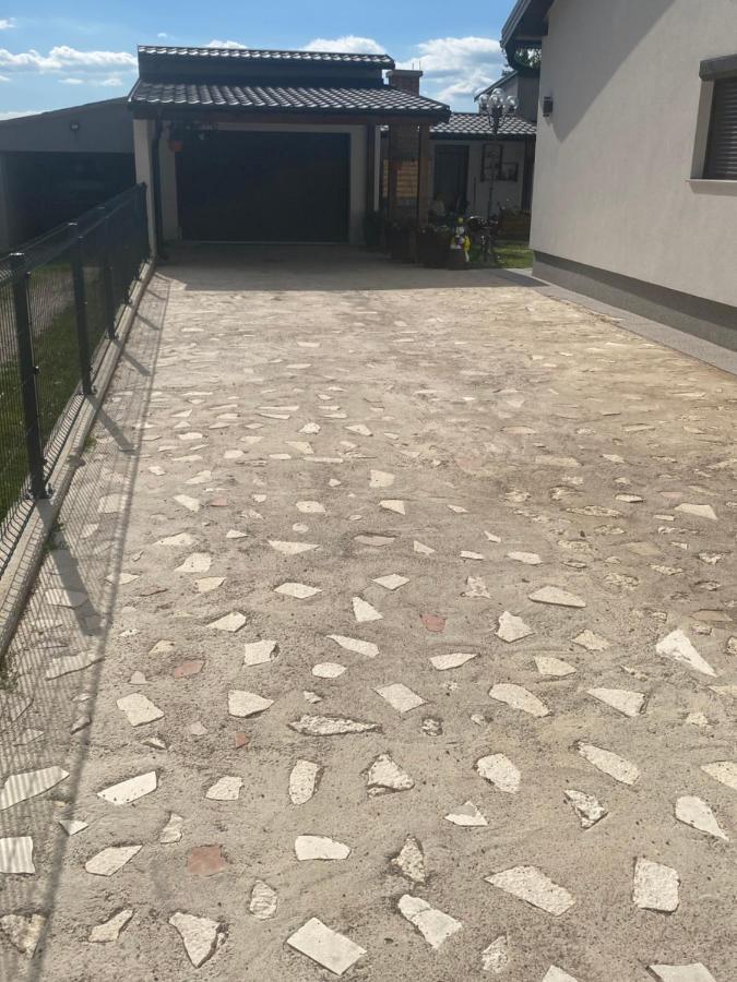 Apartman FILIP Udbina Bagian luar foto