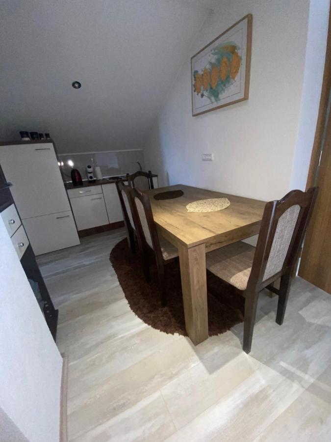 Apartman FILIP Udbina Bagian luar foto