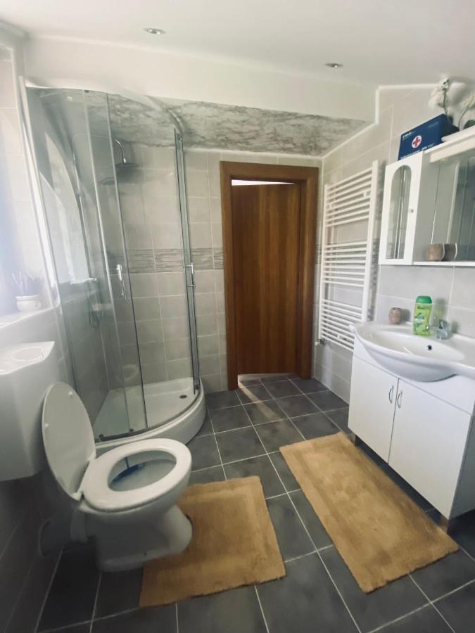 Apartman FILIP Udbina Bagian luar foto