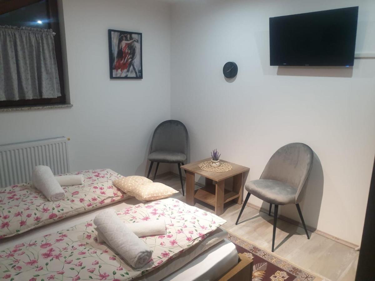 Apartman FILIP Udbina Bagian luar foto